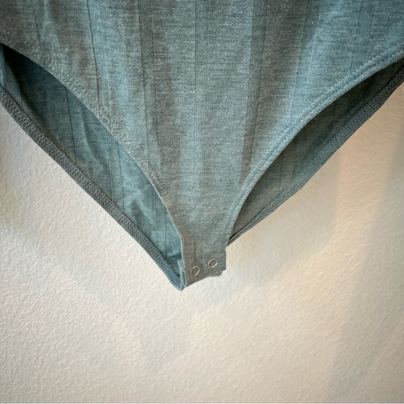 ⭐️FOREVER 21 Long Sleeve Body Suit - Picture 3 of 6